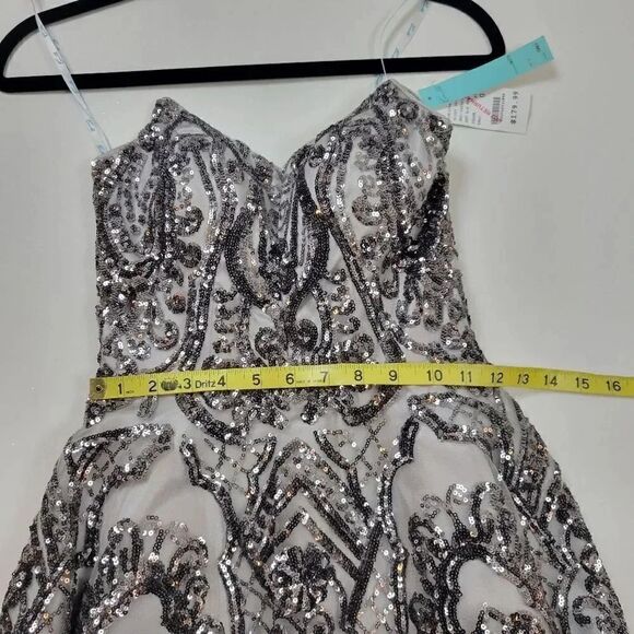 Camille La Vie Prom Dress Grey Metallic Sequin Lace‎ Up Back NWT Size 0 - Picture 10 of 14